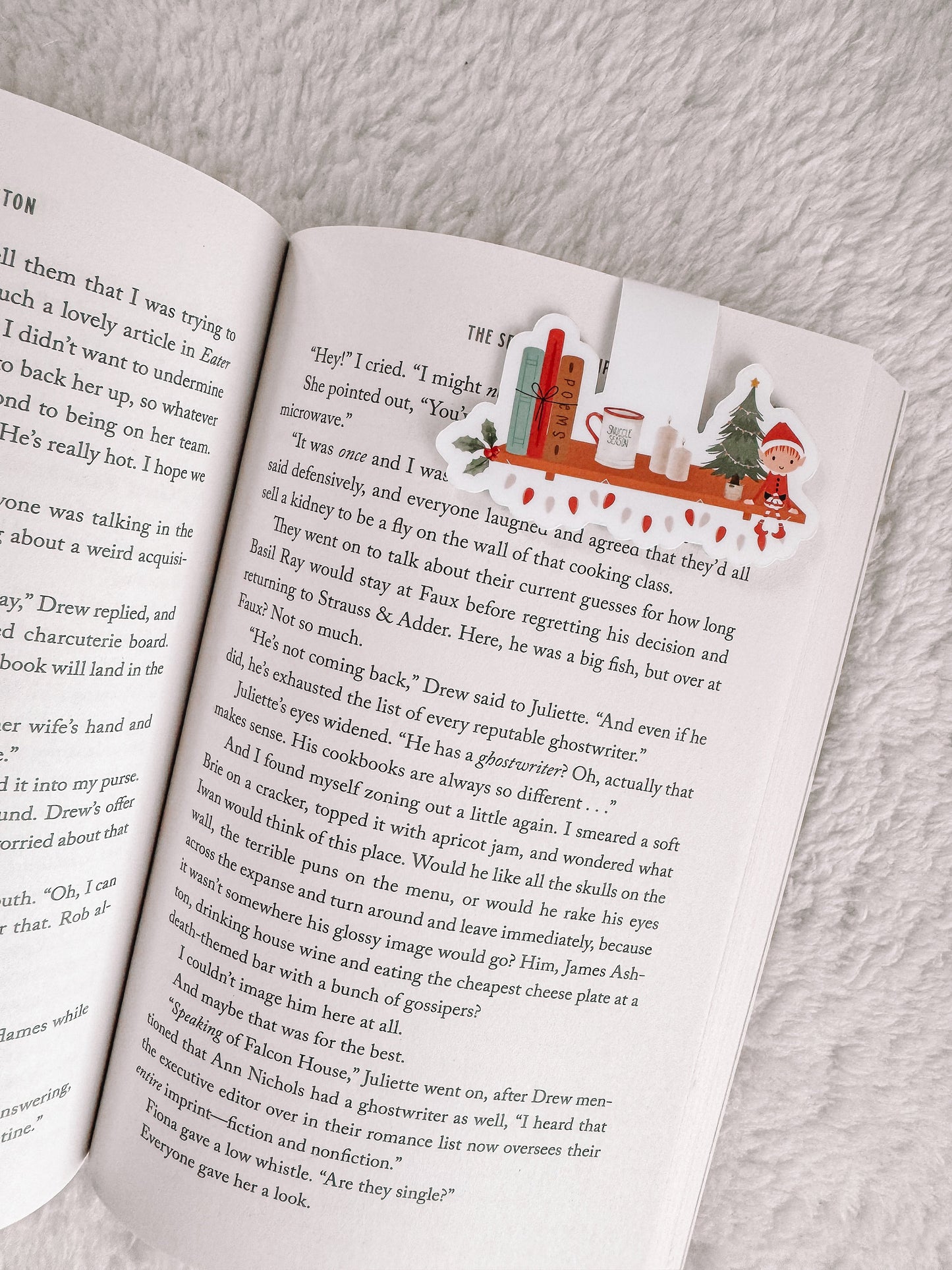 Christmas Bookshelf Magnetic Bookmark