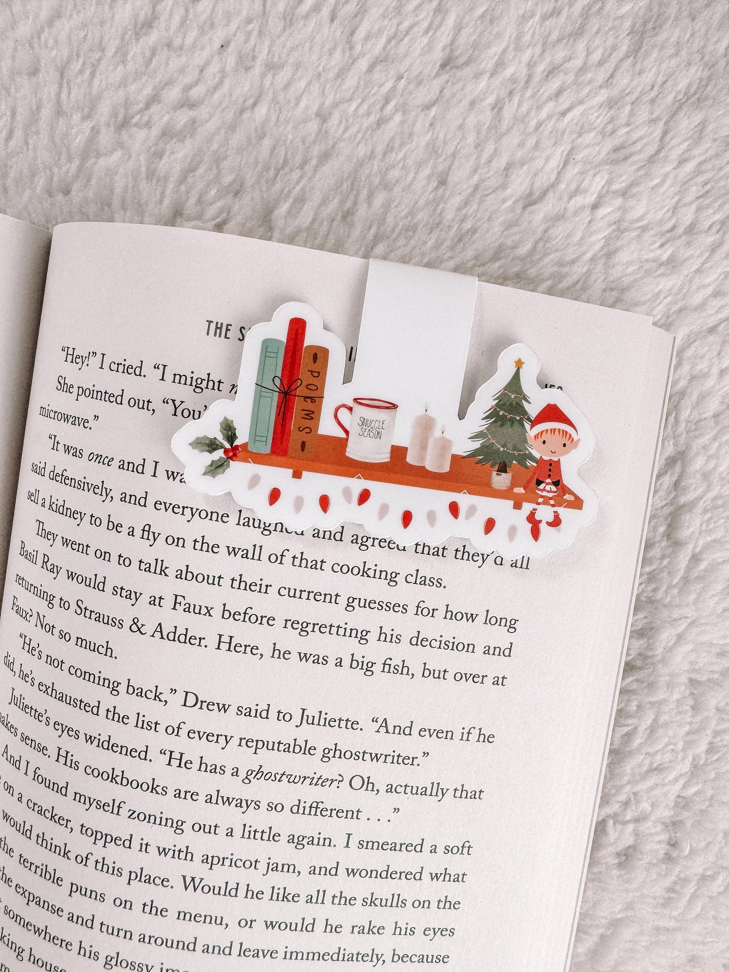 Christmas Bookshelf Magnetic Bookmark